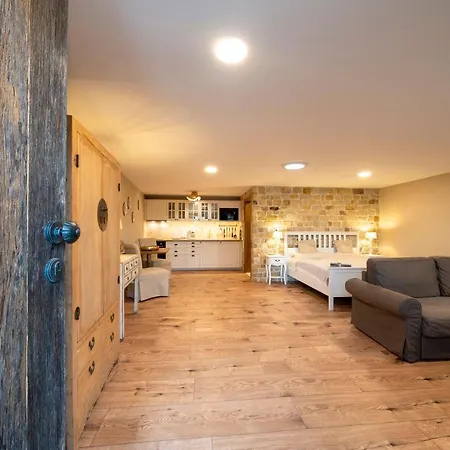 Prague West - Terrace شقة