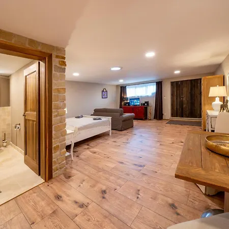 Prague West - Terrace Apartman *