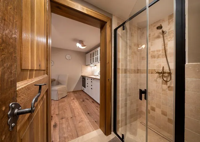 Prague West - With Terrace 公寓